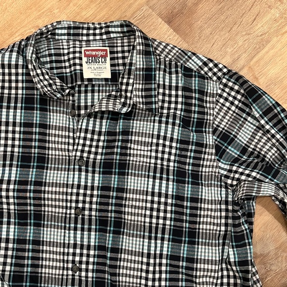 Wrangler | Plaid Button Down Shirt - Picture 3 of 5